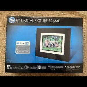 Brand new digital picture frame